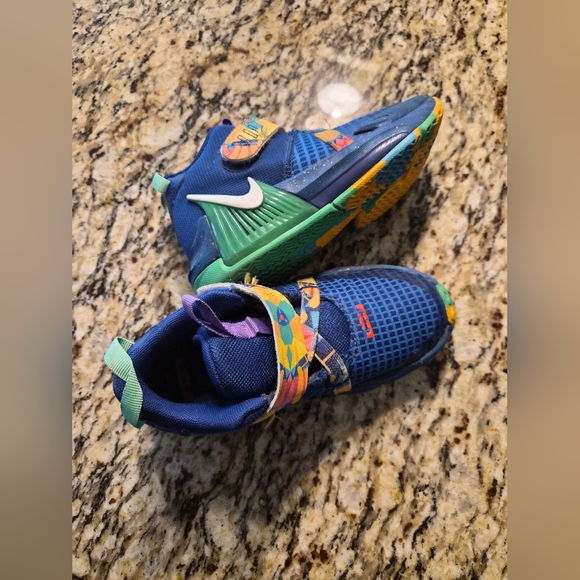 NIKE Lebron Witness 12C - Picture 6 of 7